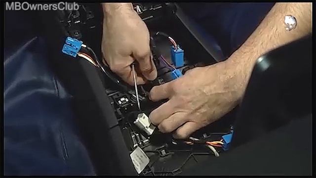 Mercedes-Benz C-Class - Remove / install the center console | W205 with transmission 722, 724, 725 смотреть онлайн