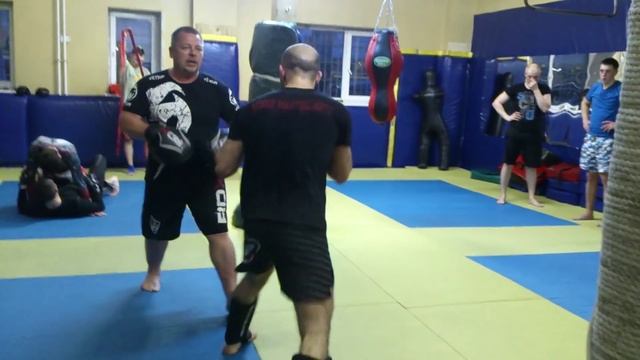 Ударная техника. Чемпион Беллатор для клуба "Спецназ" - Акоп Степанян. [Клуб Алмаз] смотреть онлайн