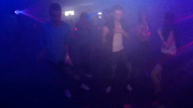 Шоу Две Бумаги - Harlem Shake пати на хате. смотреть онлайн