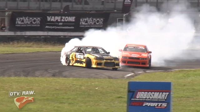 Eddie Hayman A31 Cefiro vs Aaron Hyatt Nissan S14 - D1NZ Pro-Sport R5 Manfeild 2019 смотреть онлайн