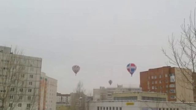01192020 12 Воздушных шаров в небе над Уфой смотреть онлайн