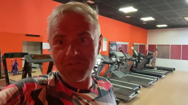 Держу форму, но мозг отказывает … смотреть онлайн