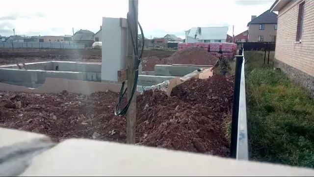 LIVE #2. Засыпаю котлован. Защита гидроизоляции ДВП листами. смотреть онлайн