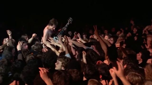 Angus Young - AC/DC 1979 Live in Paris смотреть онлайн