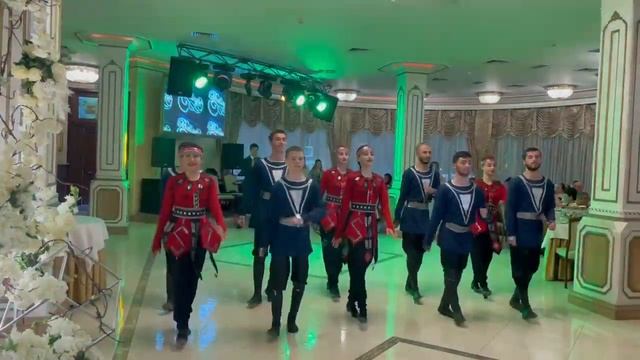 Танец "Берд" на свадьбе. Ансамбль Азат смотреть онлайн