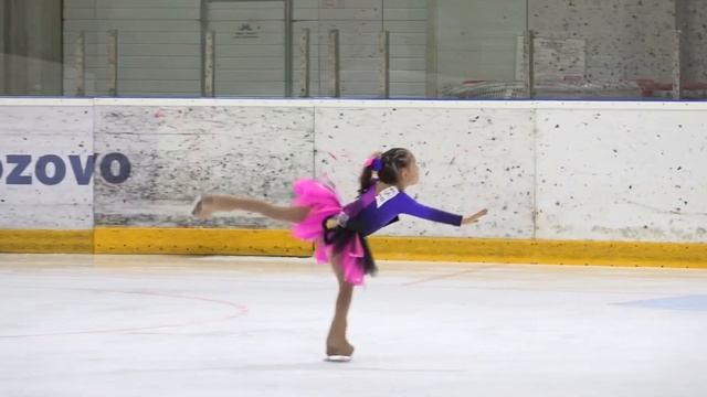 Юный фигурист. Дарина Гасимова, 5 лет. смотреть онлайн