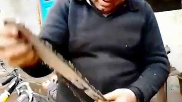 Как сделать электропилу из болгарки смотреть онлайн