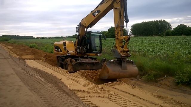 Cat M318D #excavator Facelift in Action смотреть онлайн