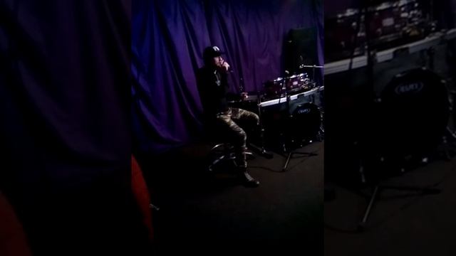 Танцы на стеклах (Cover) Люсьен Сур смотреть онлайн