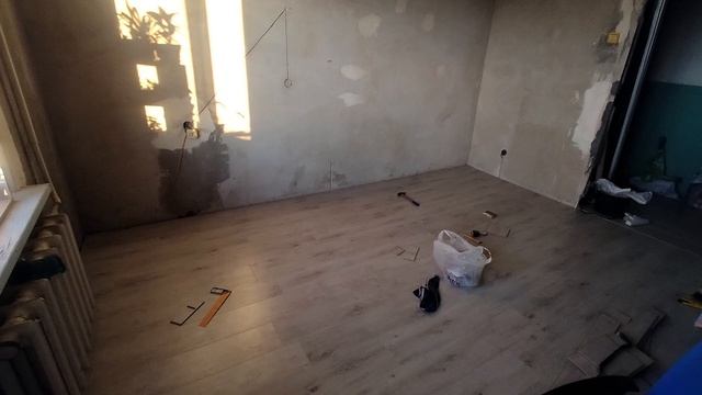 Ремонт#4 | УКЛАДКА ЛАМИНАТА В ЗАЛЕ смотреть онлайн