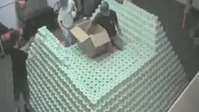 Пирамида из туалетной бумаги смотреть онлайн