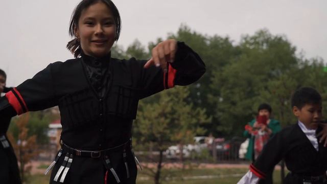 Красивая выписка из Роддома и Лезгинка от ансамбля Кадир в г.Астана смотреть онлайн