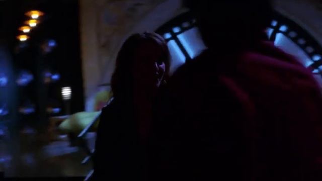 Smallville 6x13 - Clark takes Lois to the roof of the Daily Planet смотреть онлайн