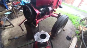 Разобрал на 4 части. Продолжения ремонта трактора т-25. Меняю корзину сцепления, разбираю промежутку