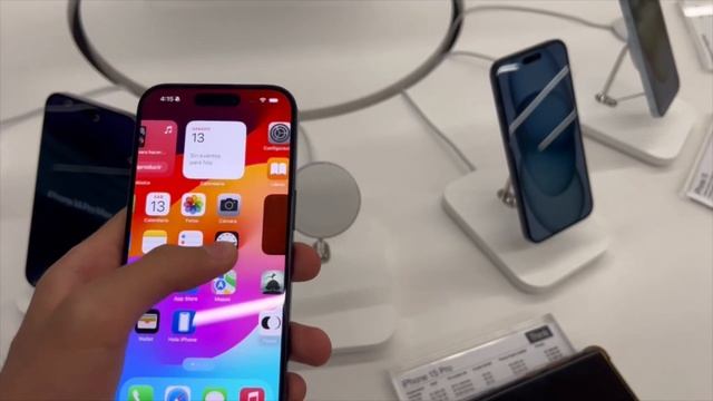 Conociendo a los iPhone 15 смотреть онлайн