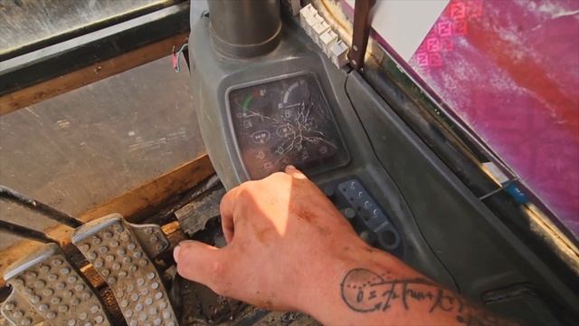 HITACHI EX120 | ЧРЕВО ЭКСКАВАТОРА ИЛИ РЕМОНТ ЦЕНТРАЛЬНОГО КОЛЛЕКТОРА смотреть онлайн