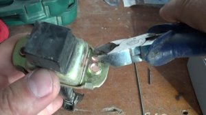 Восстановление ремонт дверных фиксаторов ограничителей на Mitsubishi Lancer 9. Видео 1