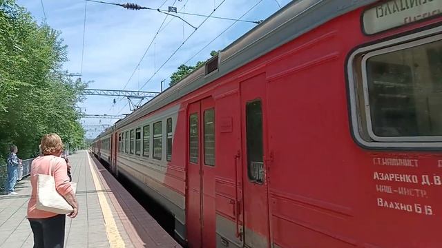 Эд9т-0021 прибывает на о/п Санаторная смотреть онлайн