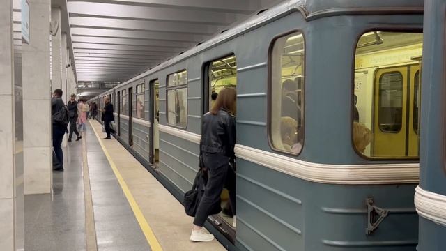 81-717.5М (МВМ), прибывает и отправляется со станции Каширская. смотреть онлайн