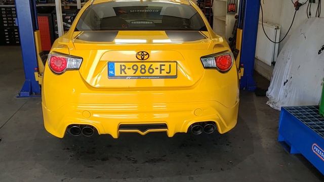 GT86 Exhaust comparison: Stock vs TRD quad tip смотреть онлайн