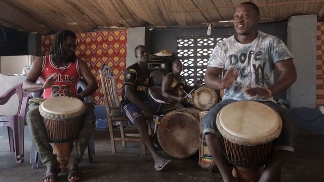 Mohamed Bangoura plays Soko, traditional guinean rhythm. смотреть онлайн
