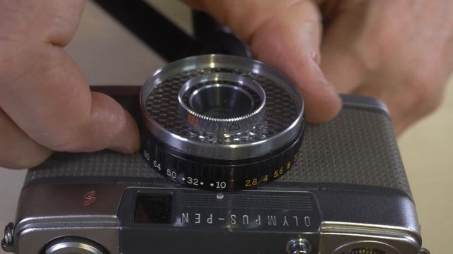 Olympus Pen EES 35mm Half-frame Shutter-priority Viewfinder Camera Manual, Review, & Taking a Photo смотреть онлайн