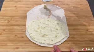 СОСИСКИ В ЛАВАШЕ В ДУХОВКЕ ЗА 15 МИНУТ. ЛЕНЬ ВОЗИТЬСЯ С ТЕСТОМ? СОЧНАЯ НАЧИНКА И НЕЖНЕЙШИЙ ЛАВАШ.