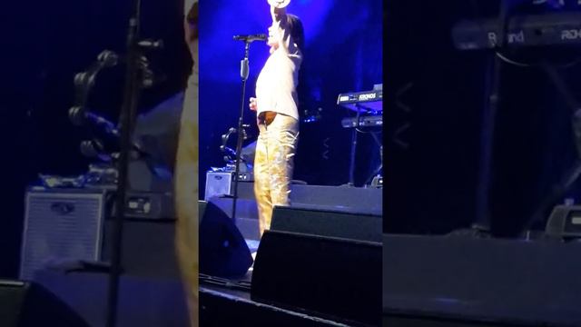 Belinda Carlisle performing La Luna at Manchester Academy - 5th October 2019 смотреть онлайн