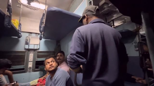 12283-Ernakulam Duronto Express Sleeper class train Journey review with Free food смотреть онлайн