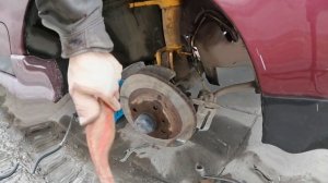 Обзор ВАЗ 2110, 2111, 2112: замена передних тормозных дисков