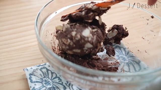 쉬운 반죽 하나로 세가지의 사브레 쿠키 만들기 (초코, 크랜베리, 말차) Sable Cookie Recipe смотреть онлайн