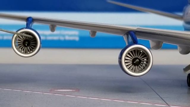 JC Wings 200 United Airlines B747-400(Retro Blue Tulip Livery Scheme- Flaps Up Version) Review (FHD смотреть онлайн