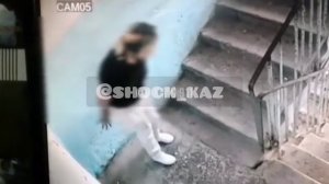 В Актау девушка подхватила «флешмоб» столичной коллеги которая ранее справилу нужду в лифте 🤦 #ақта