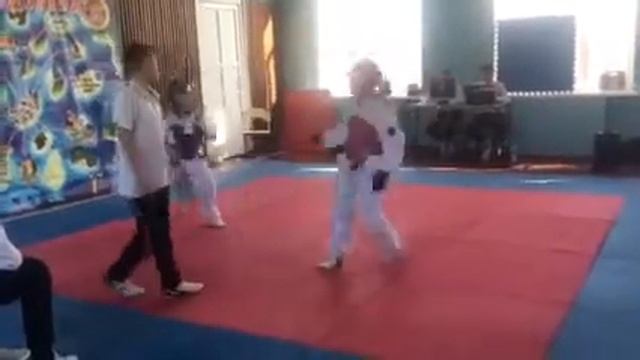 Я на соревнованиях по тхэквондо я в красном жилете смотреть онлайн