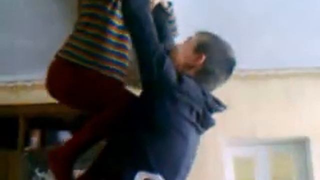 За уши подымают смотреть онлайн