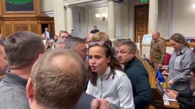 ??⚡️Цирк уехал, клоуны остались. В Верховной Раде Украины снова кипиш?? смотреть онлайн