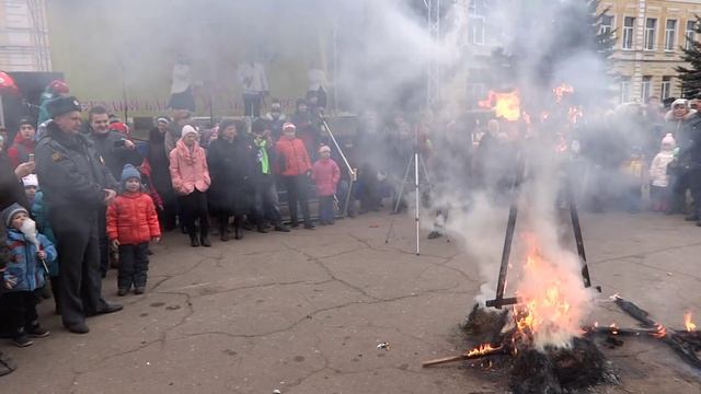 Масленица 2014. Сжигание Масленицы в Старой Руссе. смотреть онлайн