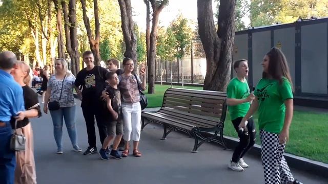 НА ДИСКОТЕКУ! ТАЛАНТЛИВЫЕ МУЗЫКАНТЫ / ТАНЦЫ В САДУ ШЕВЧЕНКО ХАРЬКОВ 2020 смотреть онлайн