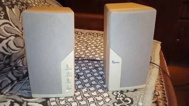 Компьютерные mini HiFi колонки Genius 2x5вт смотреть онлайн