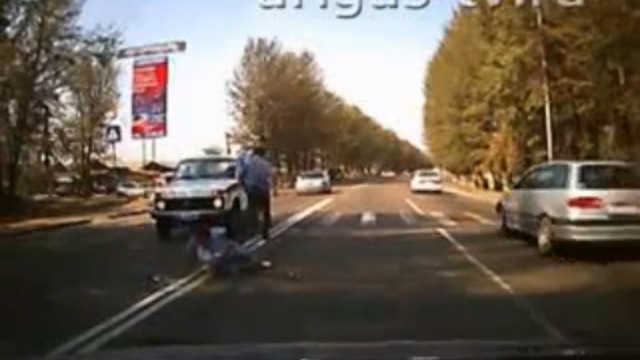 Полицейский сбил пешехода и уехал с места ДТП смотреть онлайн