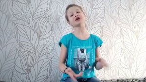 Детская песня одуванчик в исполнении слабослышащей девочки Ангелины.