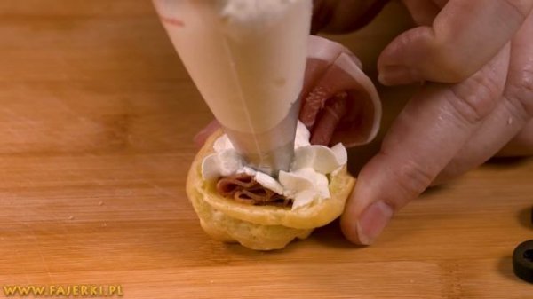 Delicate starters that will suprise your guests! Party choux recipe with seafood and pearls