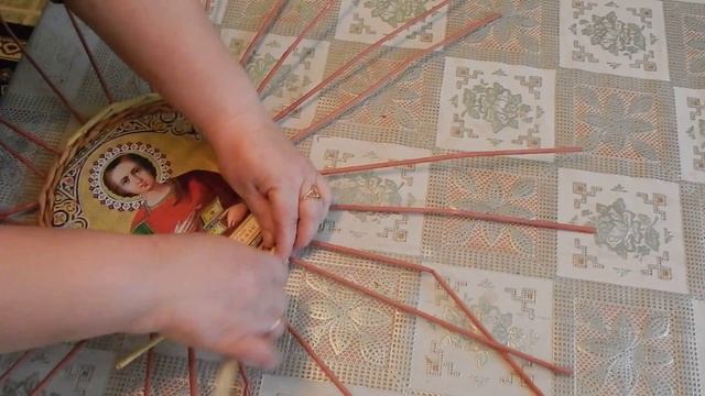 Как сплести рамку для картины из бумажных трубочек.Часть 1. смотреть онлайн