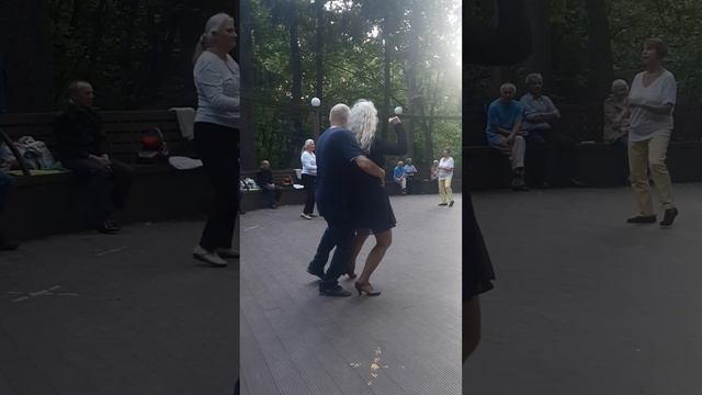 206) Элегантная Бачата // Танцплощадка Царицыно 24.07.2023 смотреть онлайн