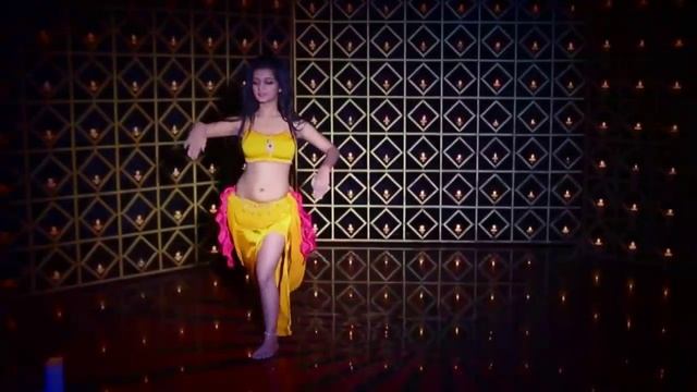 Belly dance on dark stage смотреть онлайн