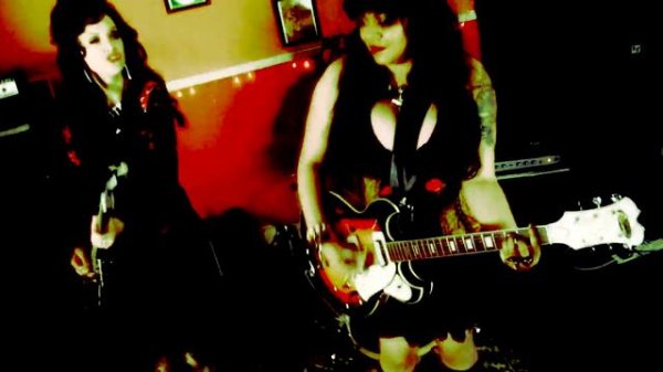 The Fuzz - White Fuzz/Black Sheep - Totally Original Music Video