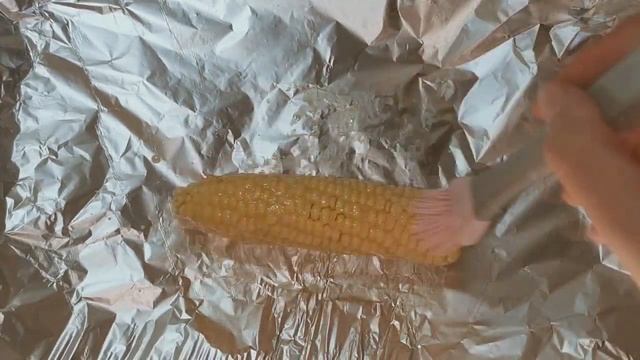 КУКУРУЗА без ВАРКИ, запеченная в духовке с маслом. смотреть онлайн