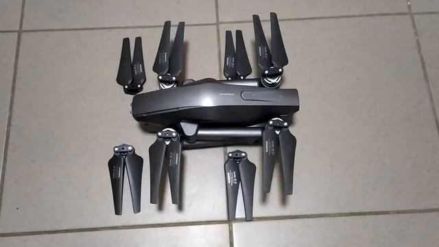 Квадрокоптер Марк 300 и комплект пропеллеров. смотреть онлайн