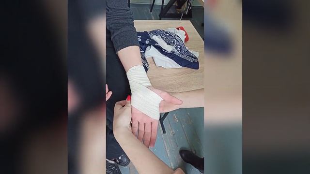 ПЕРВАЯ ПОМОЩЬ травма кисти, ушиб смотреть онлайн