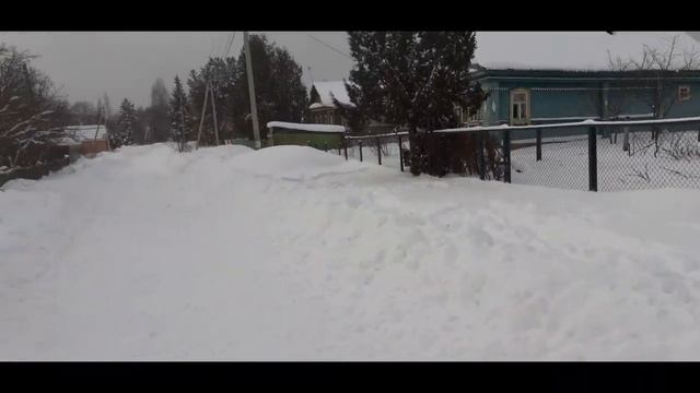 Гуляем в мороз с Багирой, уборка снега в деревне. смотреть онлайн